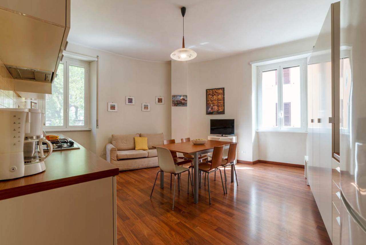 Piazza Re Di Roma Apartment Екстериор снимка