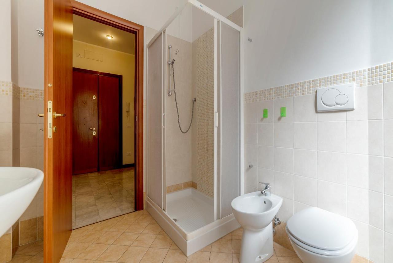 Piazza Re Di Roma Apartment Екстериор снимка