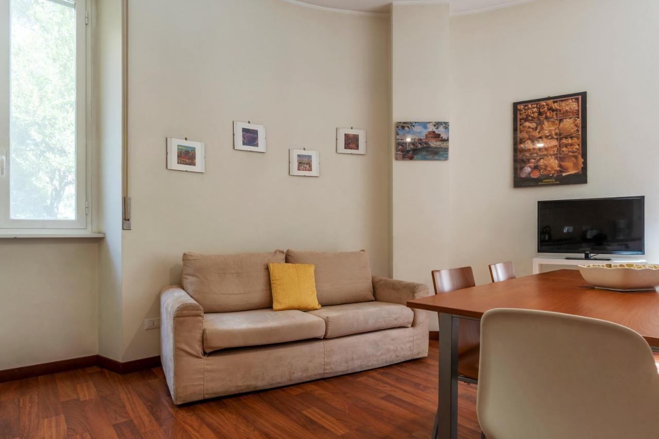 Piazza Re Di Roma Apartment Екстериор снимка