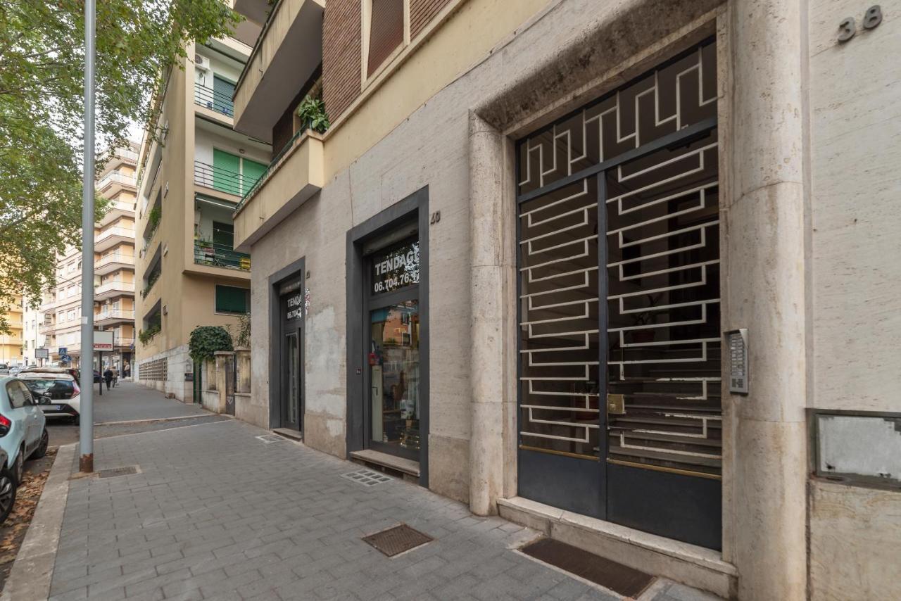 Piazza Re Di Roma Apartment Екстериор снимка