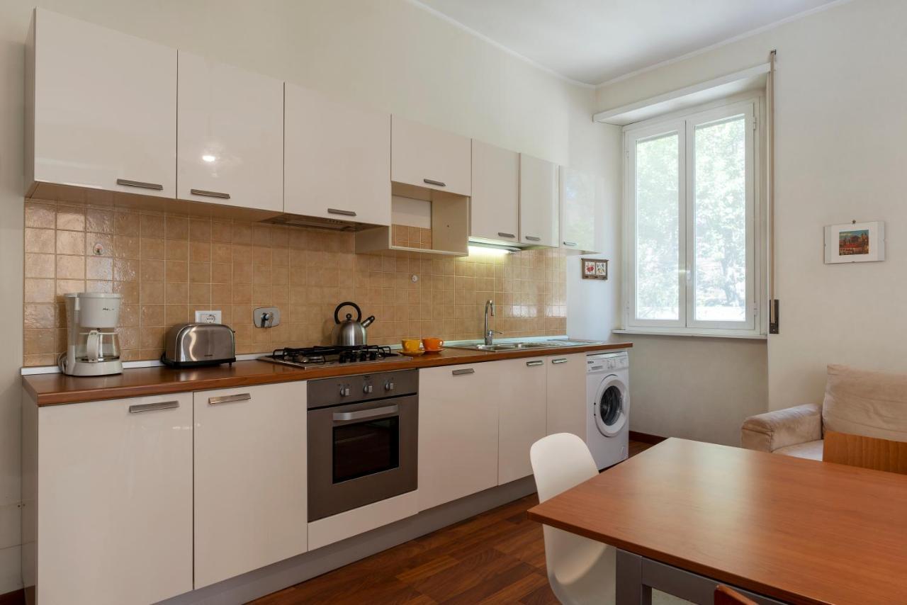 Piazza Re Di Roma Apartment Екстериор снимка