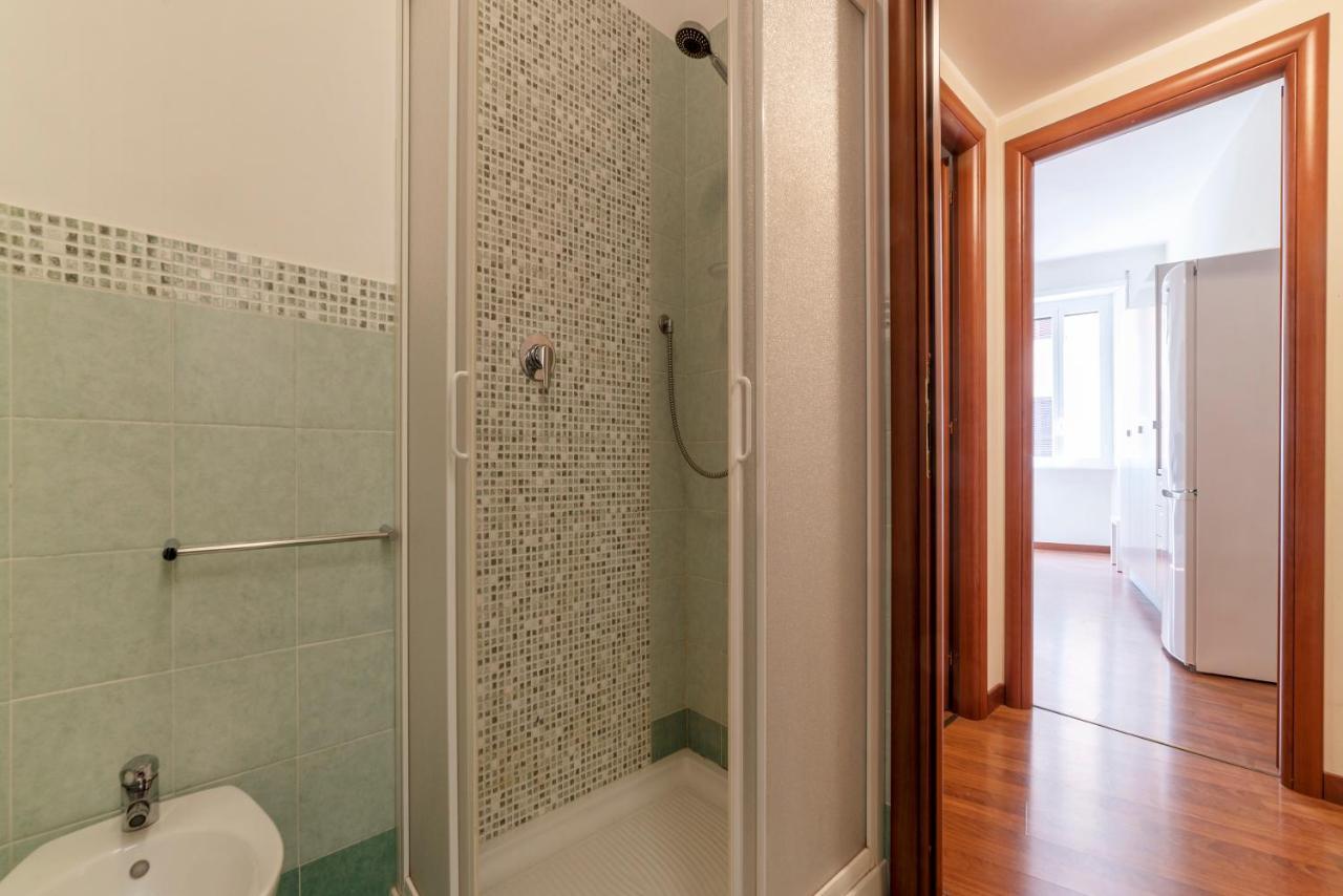 Piazza Re Di Roma Apartment Екстериор снимка